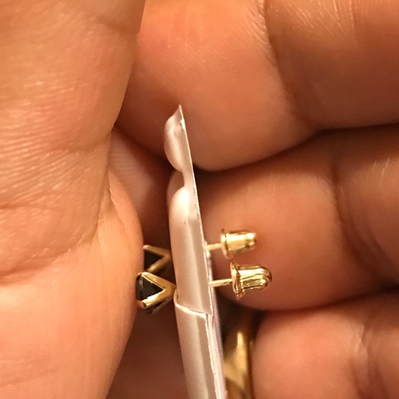 14k Yellow Gold Black Stone Earrings w Screw Back - Picture 2 of 4